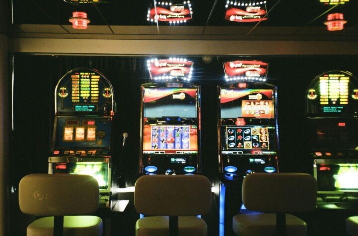classic slot machines, digital reel slot games, online slot machines, modern slot gaming, history of slot machines, slot machine evolution, virtual slot games, classic vs digital slots, professional slot gaming, arcade slot machines