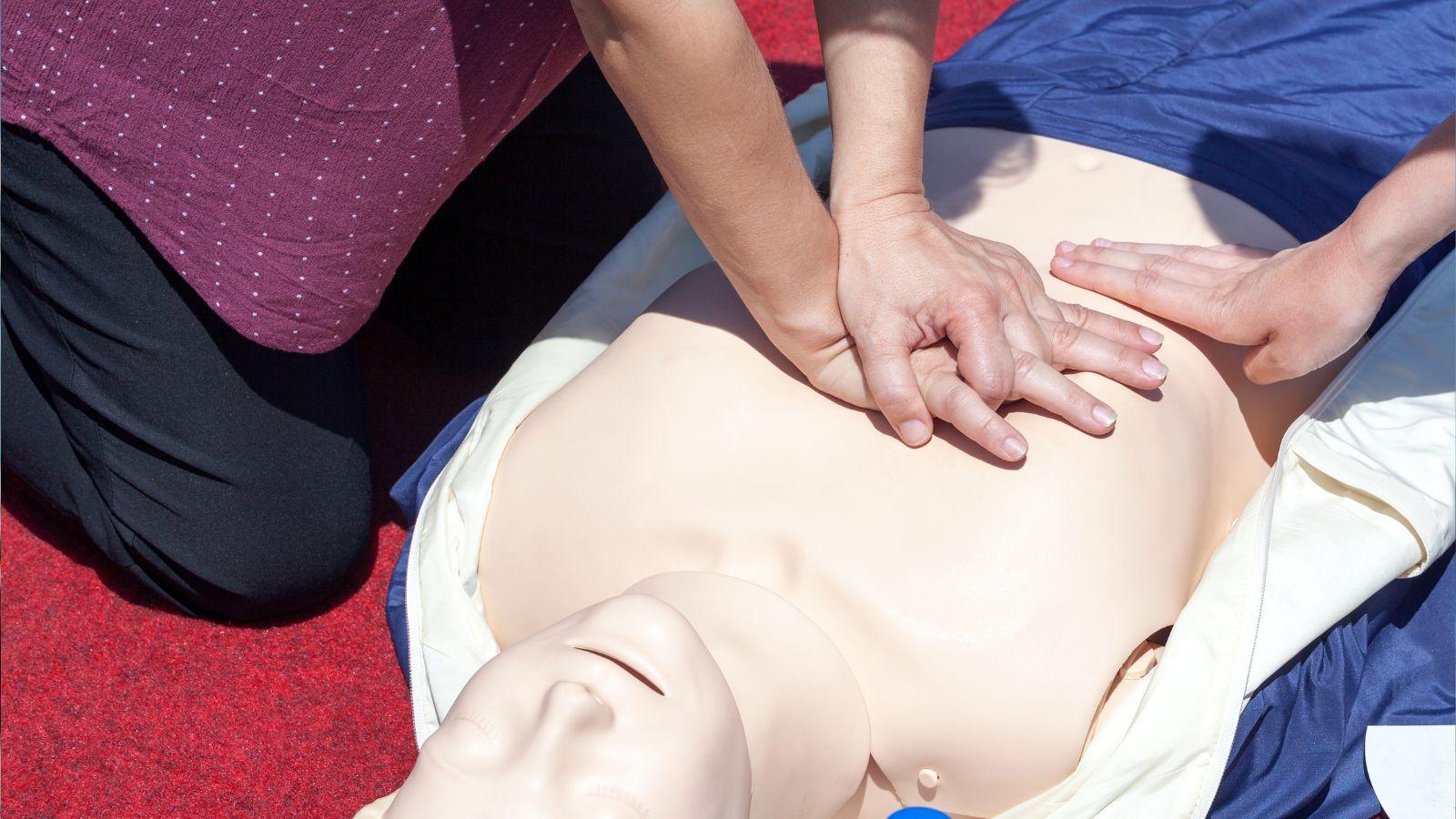 play center emergency preparedness, basic life-saving skills for parents, child safety at play centers, first aid skills for parents, emergency response training children, play area safety tips, pediatric first aid training, parent emergency preparedness, child safety skills, local first aid courses